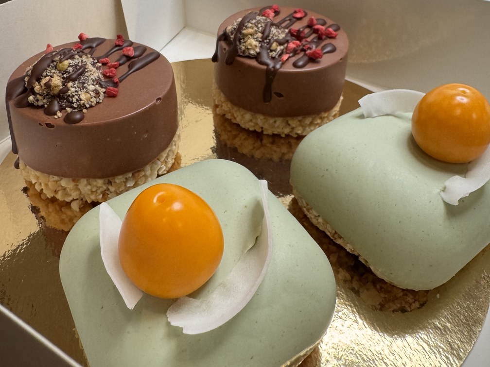 A Friday Box of four raw mini-cakes